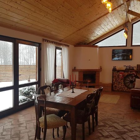 Sura Lu' Vasile. Bed & Breakfast Crivina  ภายนอก รูปภาพ