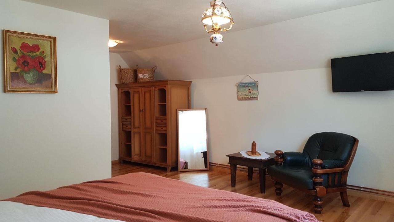 Sura Lu' Vasile. Bed & Breakfast Crivina  ภายนอก รูปภาพ
