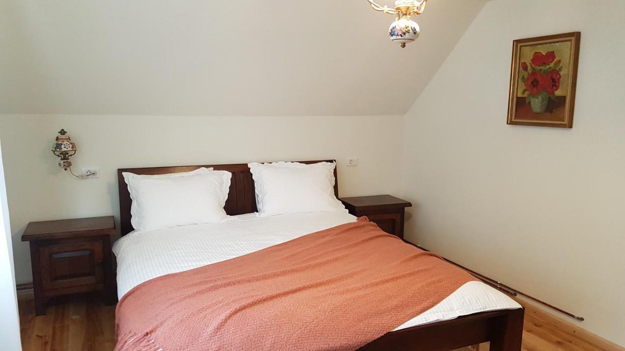 Sura Lu' Vasile. Bed & Breakfast Crivina  ภายนอก รูปภาพ