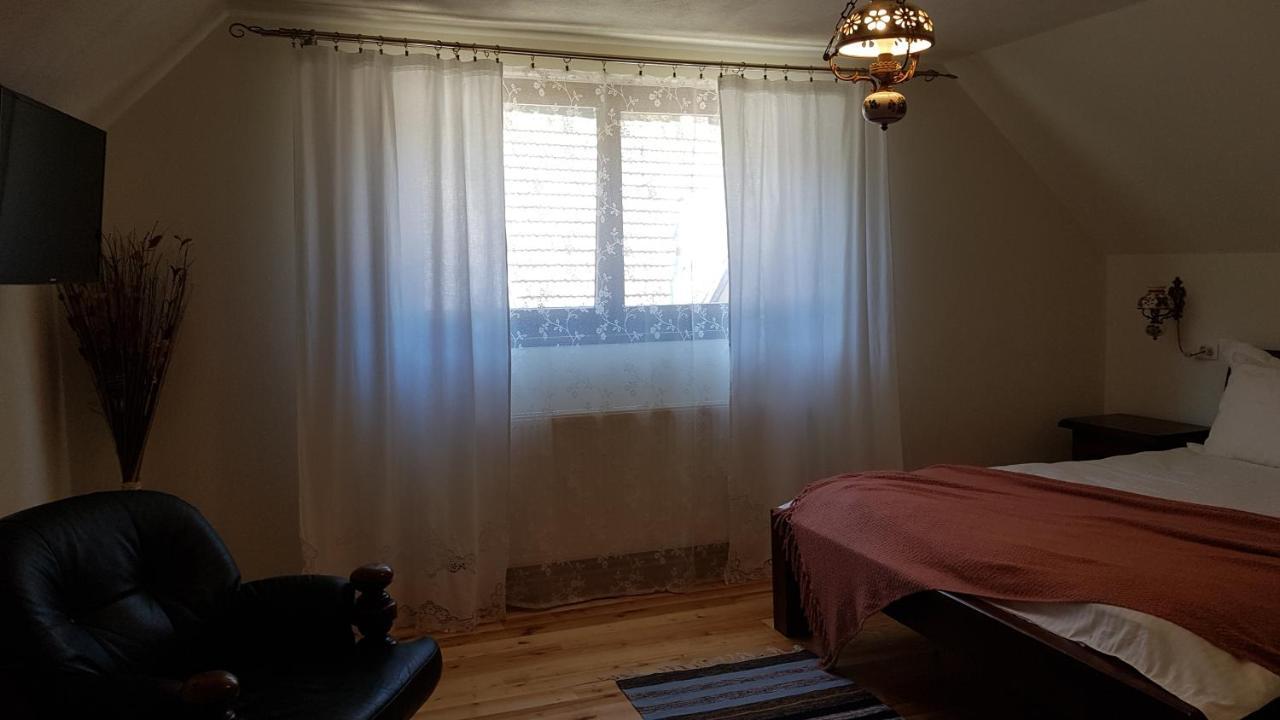Sura Lu' Vasile. Bed & Breakfast Crivina  ภายนอก รูปภาพ